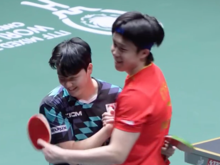 王楚钦与安宰贤相视一笑