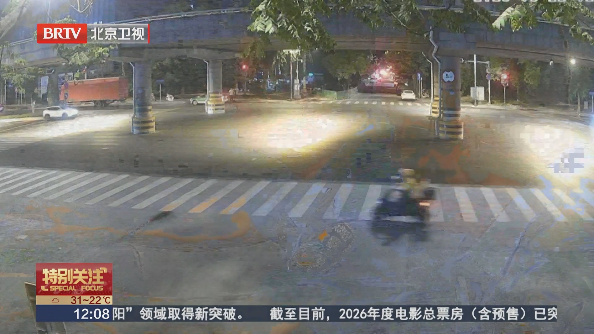 深夜上高架逆行炸街！8人危险骑行被罚