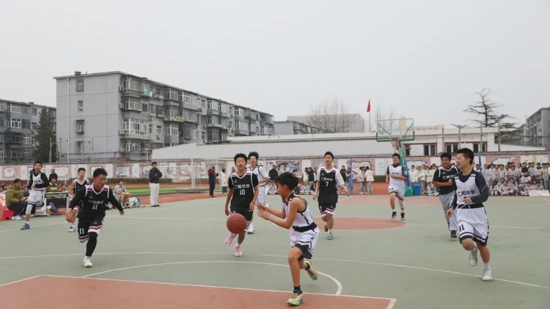 前CBA球员助阵!班超联赛燃动校园—— 前CBA球员助阵!班超联赛燃动校园——