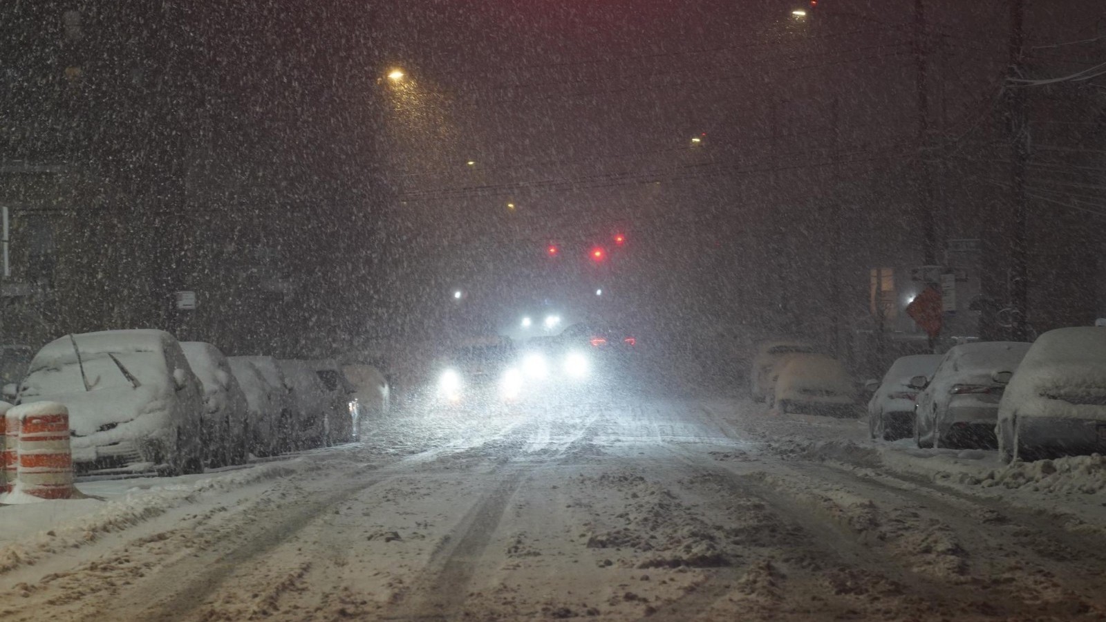 美东北部多地因暴风雪进入紧急状态 美东北部多地因暴风雪进入紧急状态