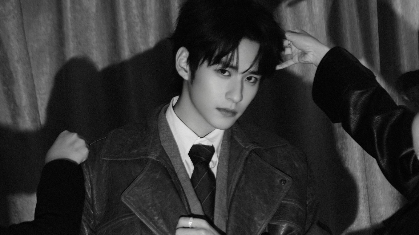 演员徐振轩身穿棕色皮衣亮相2025微博视界大会红毯 演员徐振轩身穿棕色皮衣亮相2025微博视界大会红毯