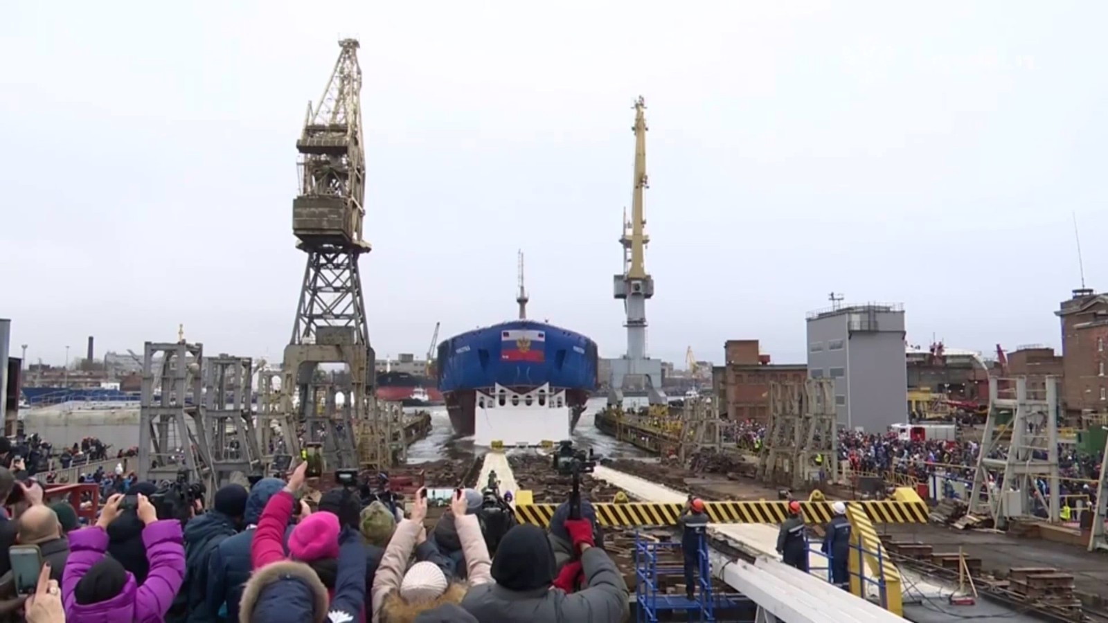 俄罗斯“楚科奇”号核动力破冰船下水 俄罗斯“楚科奇”号核动力破冰船下水