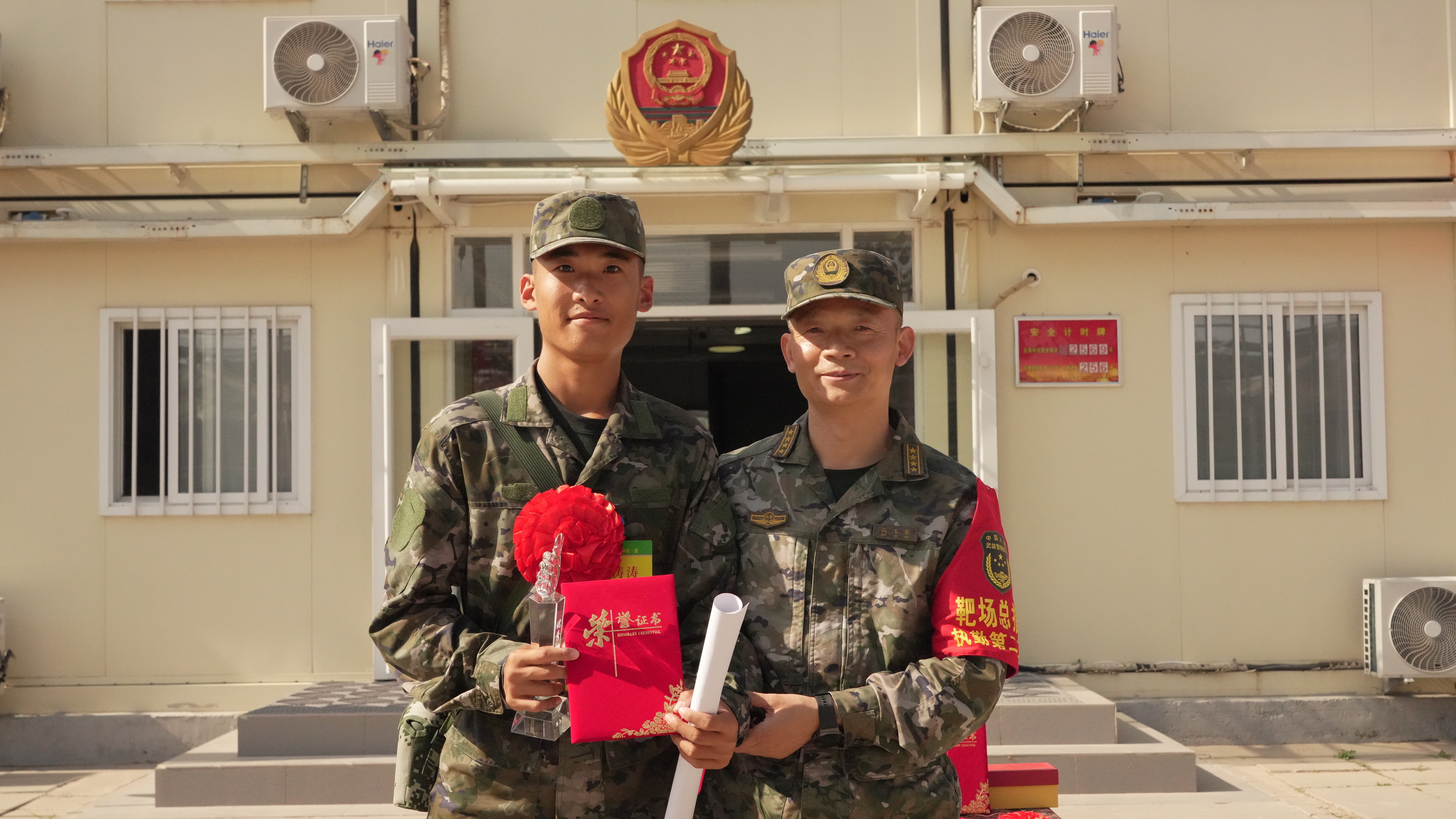 驻京武警新兵开展实弹射击训练