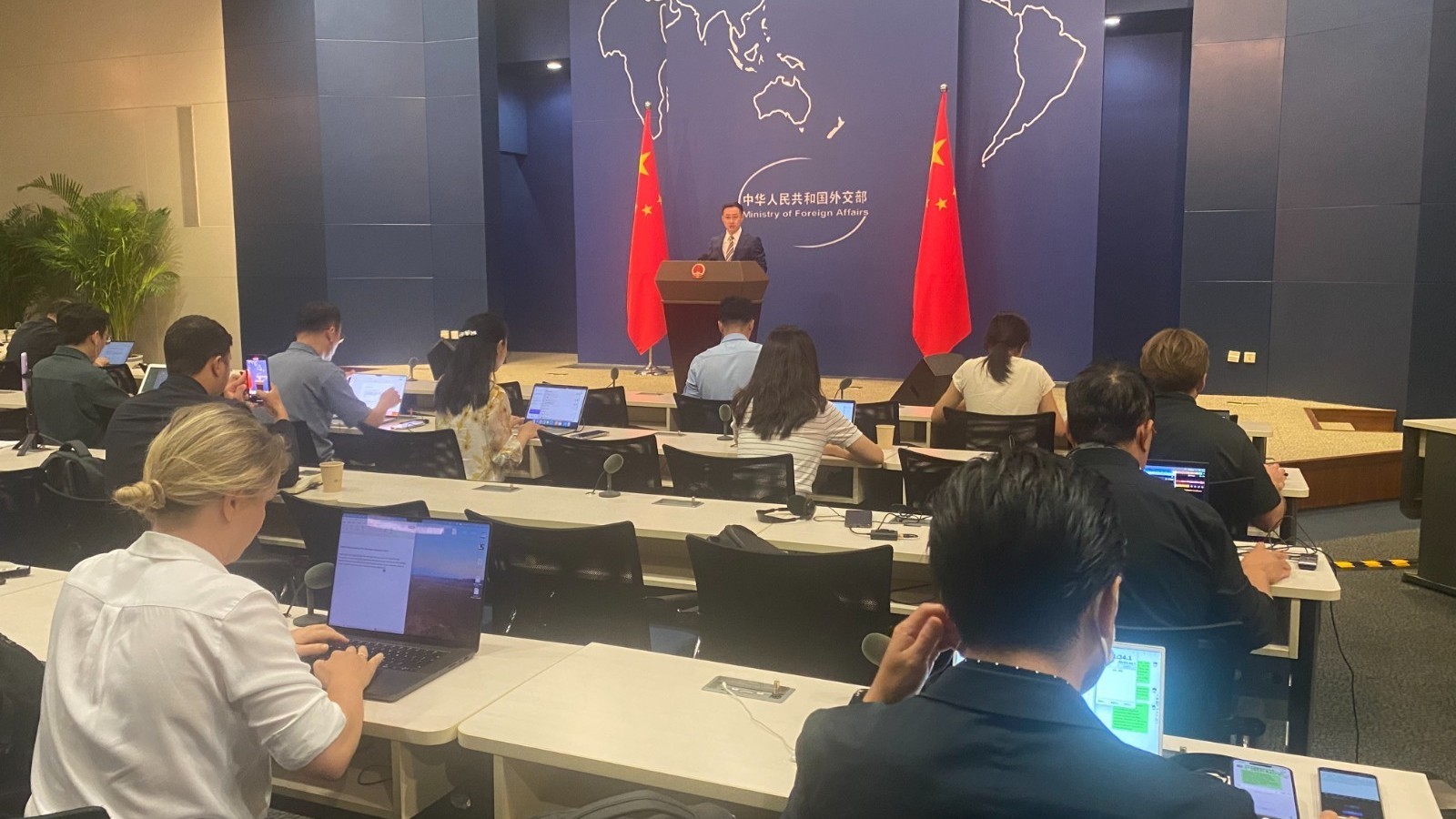 俄总统普京表示将推进边境公路建设 外交部回应