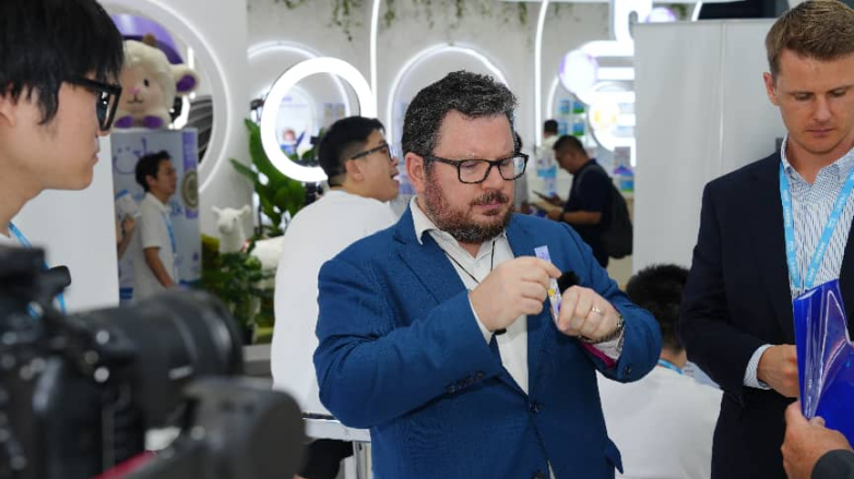 新西兰驻沪总领事见证小小伞CBME发布透明溯源成果