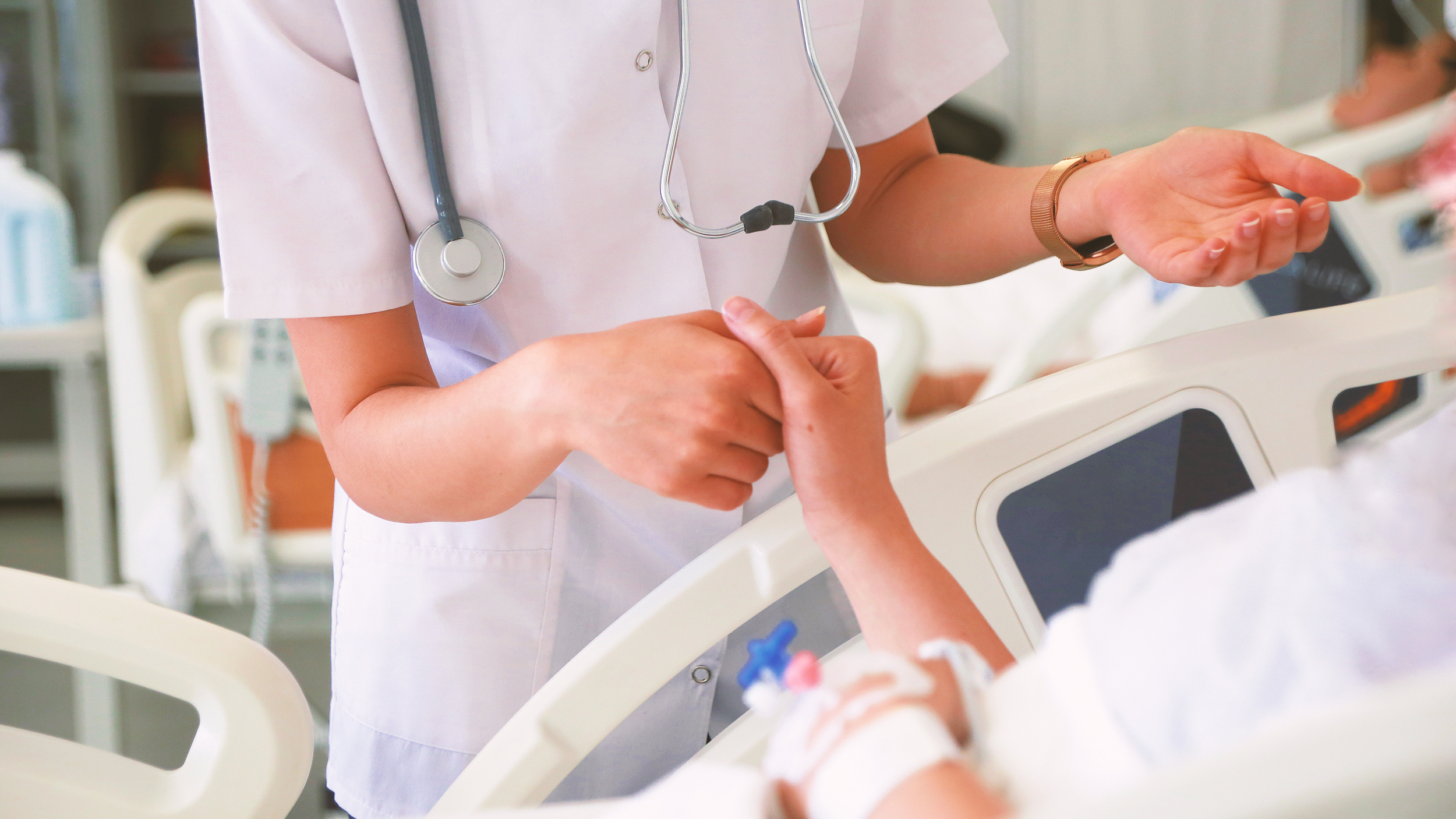 “无陪护病房”里谁照顾病人、咋收费、值不值?答案都在这儿!