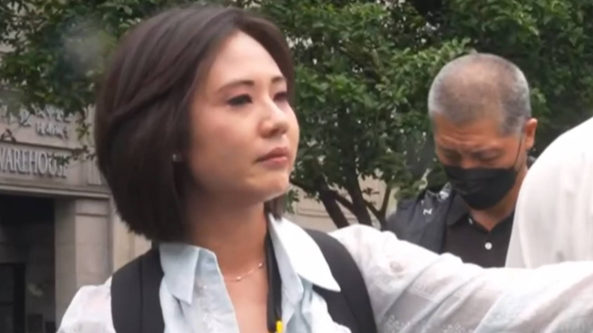 “馆长”参观四行仓库抗战纪念馆 同行的台湾媒体主持人被感动到落泪