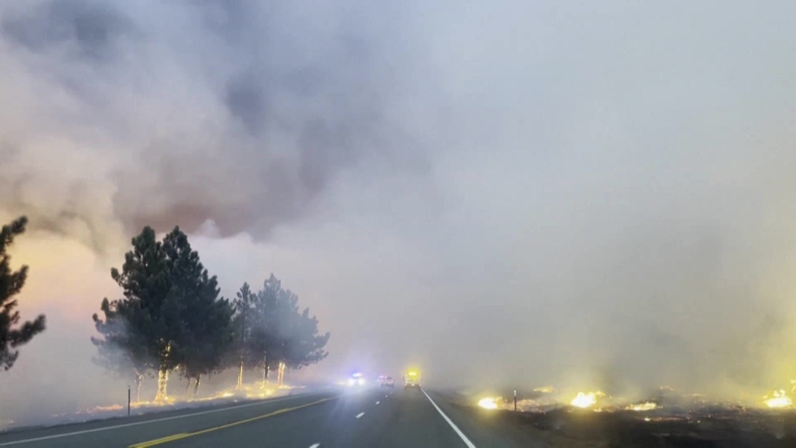 美国加州山火肆虐 州长称山火季预计将持续到12月 美国加州山火肆虐 州长称山火季预计将持续到12月