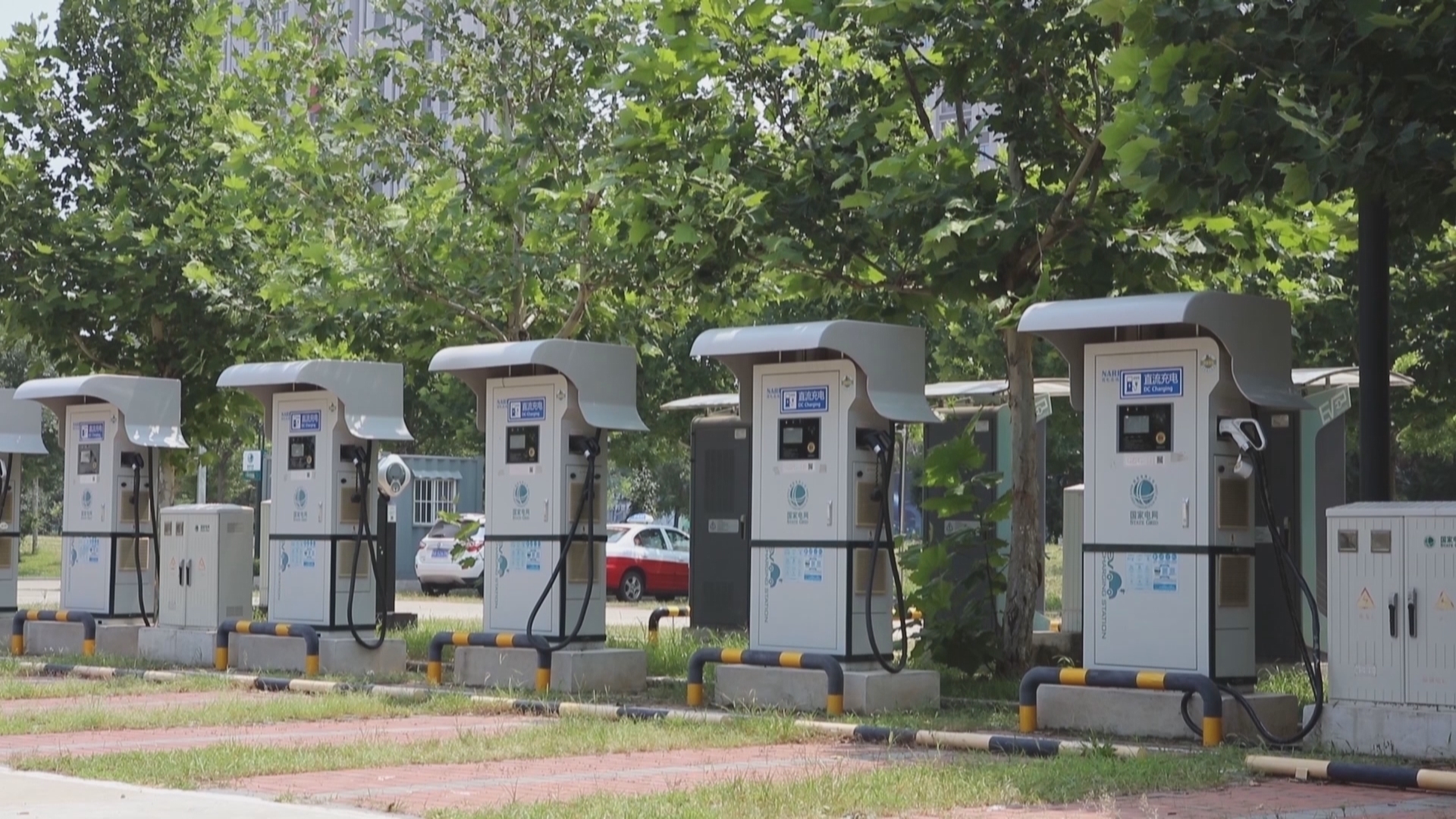 提升大功率充电能力 努力缓解高速公路充电“找桩难、排队长”难题