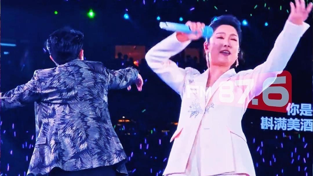 6万人齐声合唱,凤凰传奇北京演唱会观众破纪录 6万人齐声合唱,凤凰传奇北京演唱会观众破纪录