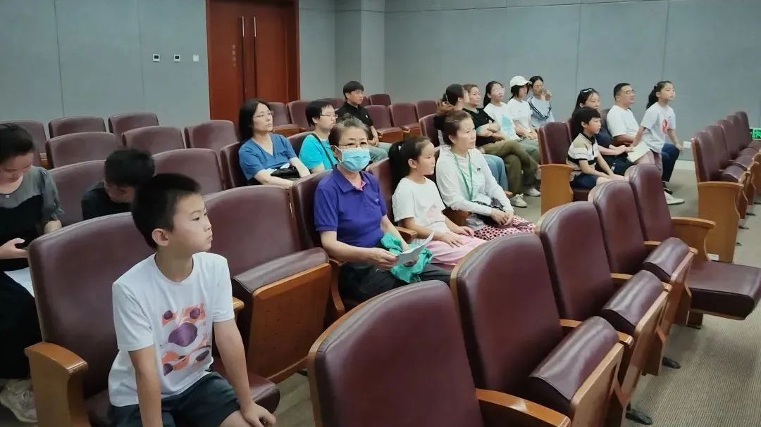 观摩庭审 法护青春 石景山鲁谷街道久筑社区开展青少年普法教育活动