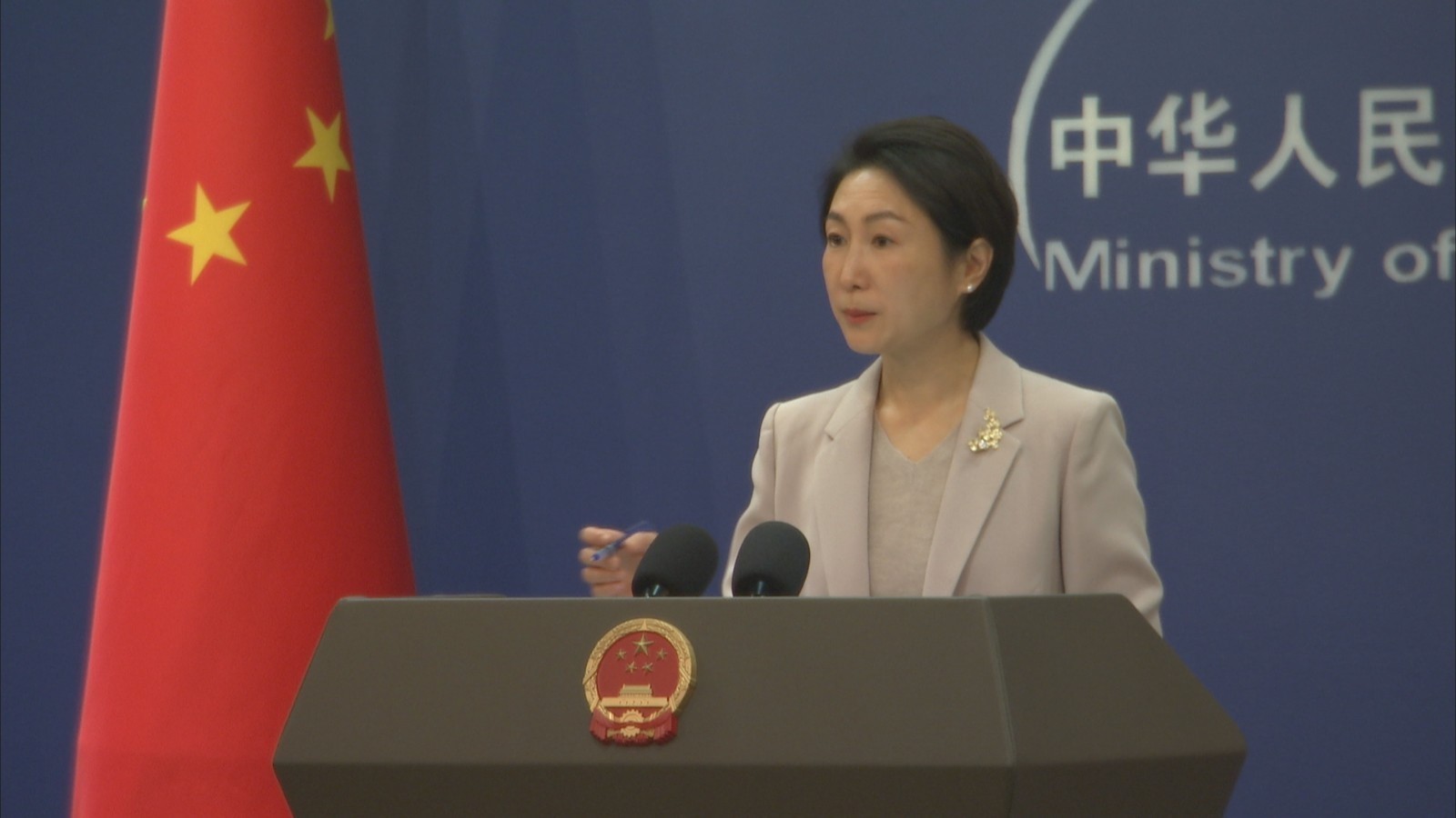 外交部:强烈敦促加方反躬自省 停止干涉中国内政 外交部:强烈敦促加方反躬自省 停止干涉中国内政