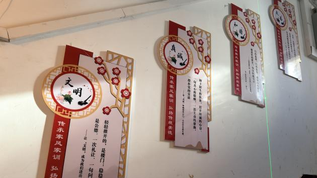 楼门焕新颜!社区“微更新”拉满文明氛围感 楼门焕新颜!社区“微更新”拉满文明氛围感