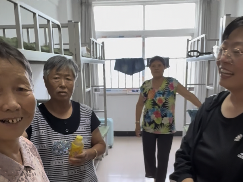 密云区暴雨红色预警后 石城镇政府连夜转移安置被淹村民