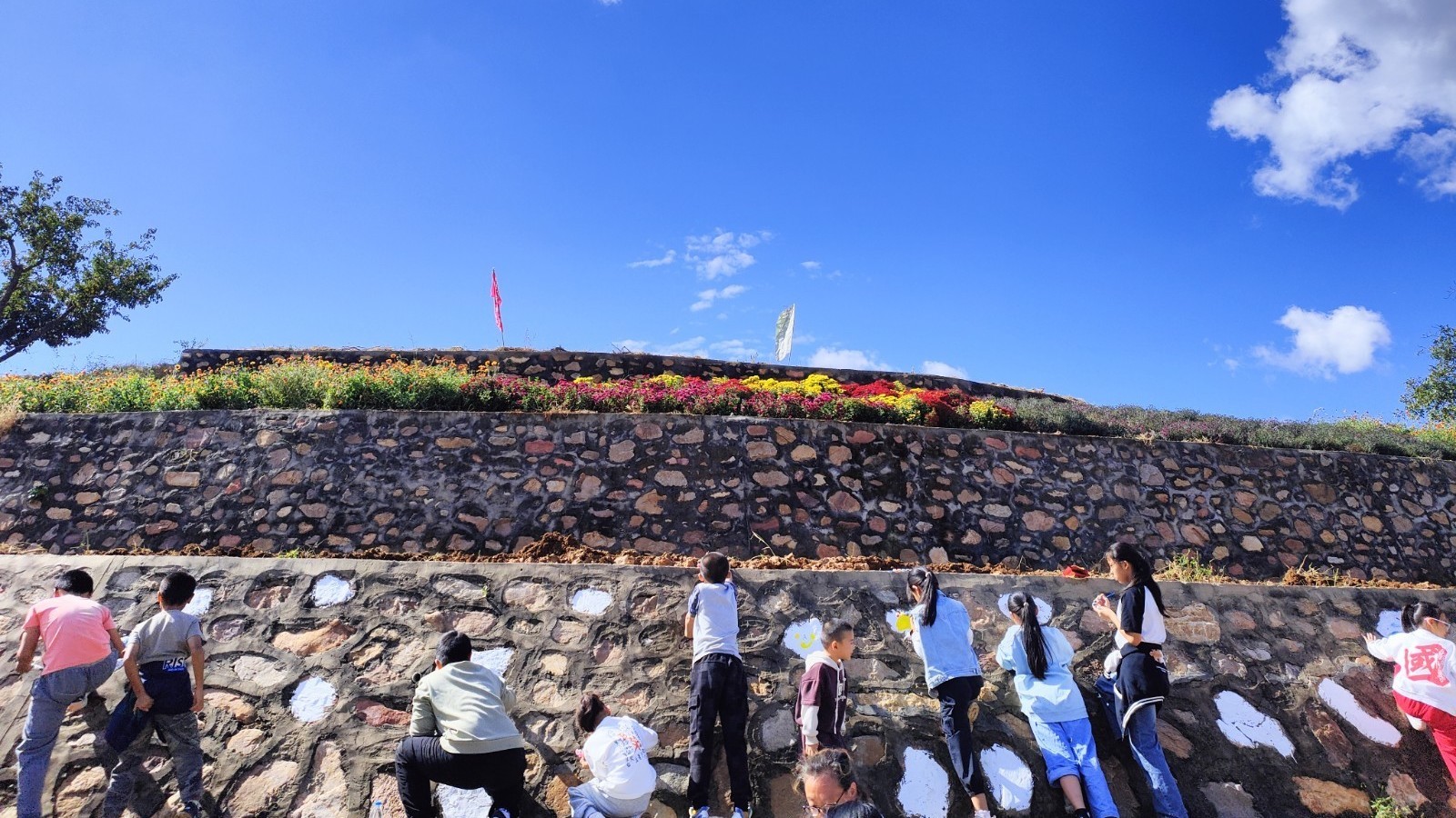 北京平谷:千亩梯田动漫风筝节炫彩亮相 北京平谷:千亩梯田动漫风筝节炫彩亮相