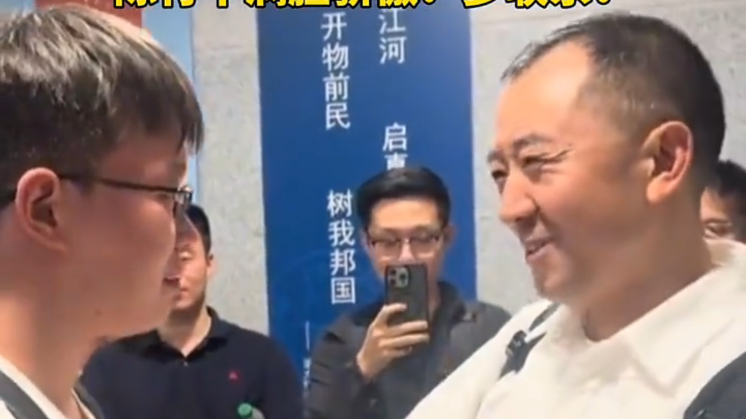 曾任湖北恩施州巴东县县委书记的陈行甲，结束在浙大的授课后
