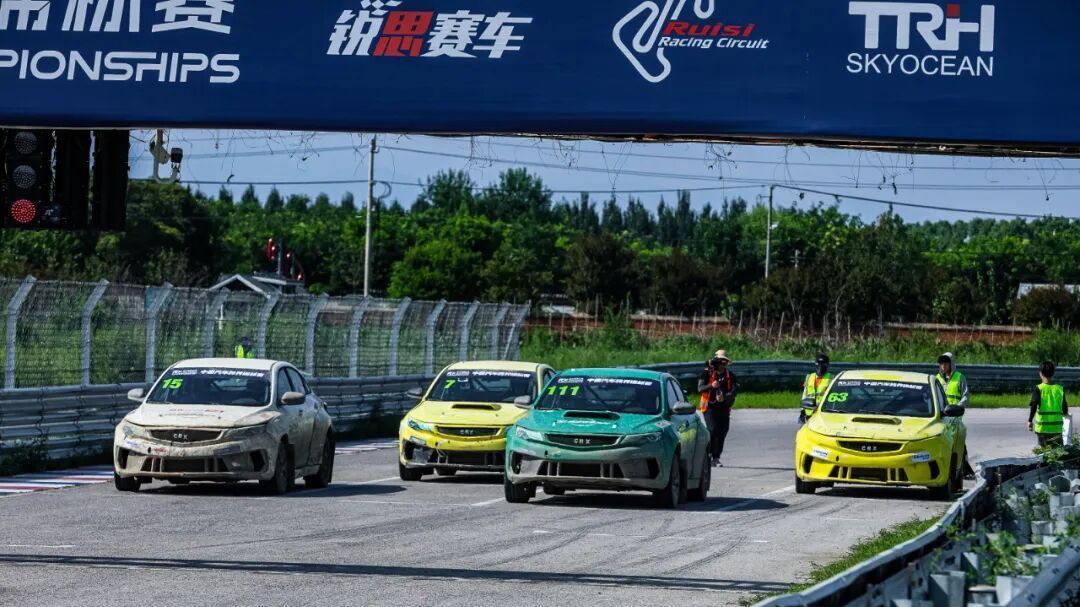 10月来杨宋锐思赛车场!共赴一场融合速度、音乐与美食的跨界派对 10月来杨宋锐思赛车场!共赴一场融合速度、音乐与美食的跨界派对