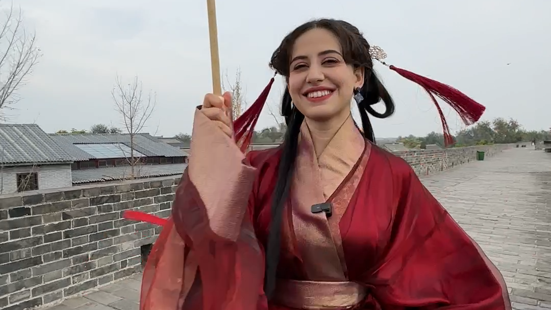 《发现中国之美——黎巴嫩姑娘广府古城变装大秀惊艳来袭！》