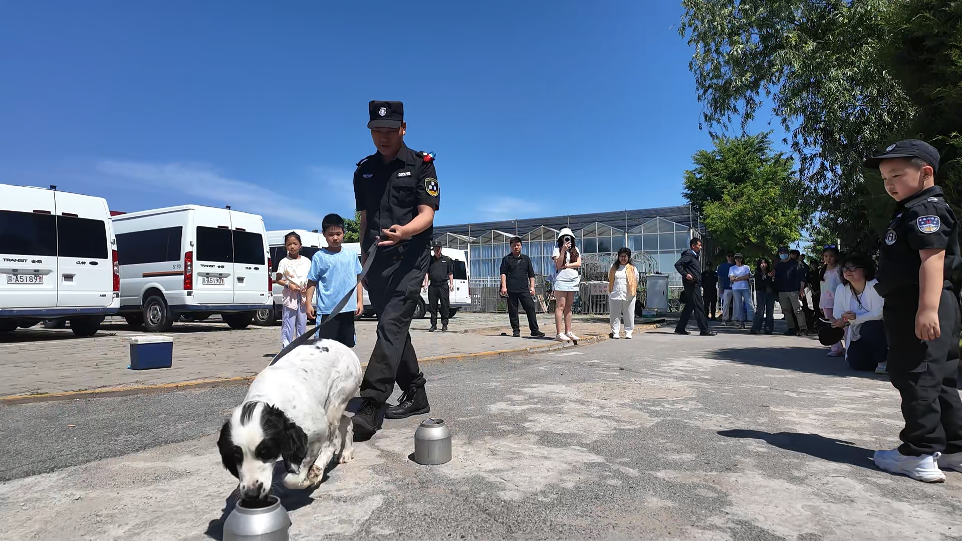 六一顶配！警娃+警犬，双倍可爱暴击来袭！