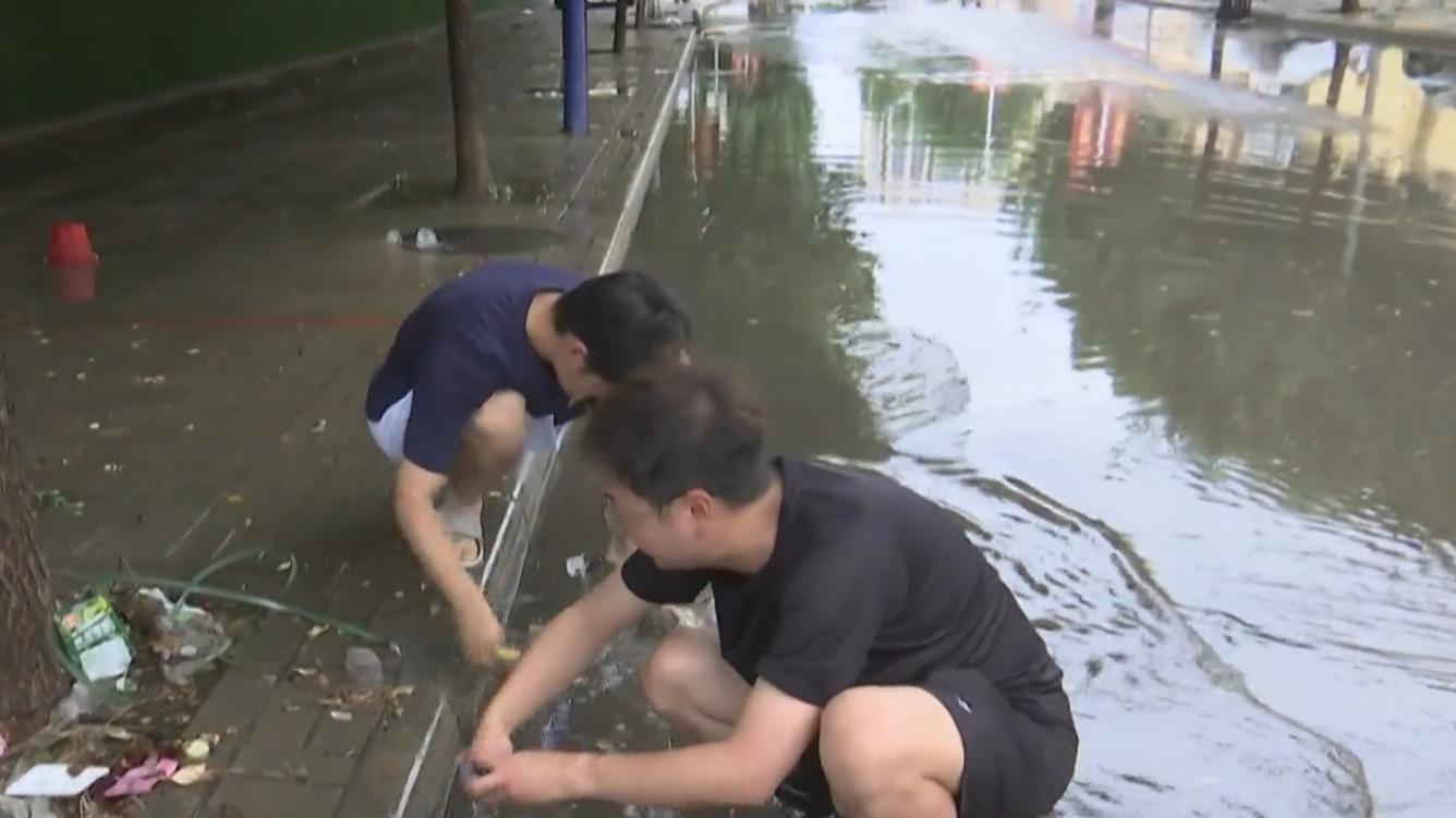 闻汛而动 筑牢防线|大雨袭击庞各庄 全镇力量积极抢排 闻汛而动 筑牢防线|大雨袭击庞各庄 全镇力量积极抢排