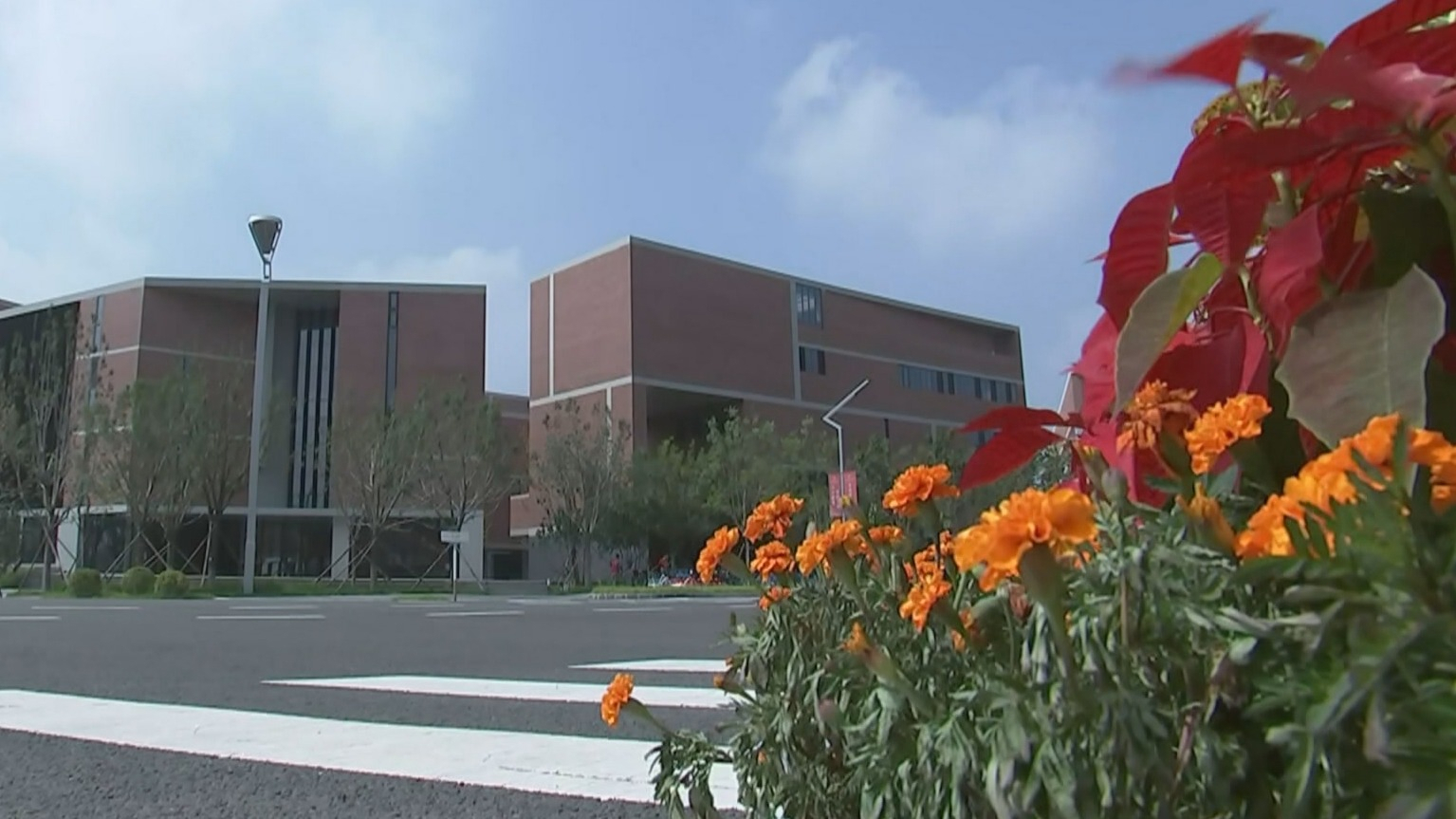 尹力在教师节来临之际调研并看望慰问教师时强调 奋力推动教育强国首善之区建设再上新台阶 怀进鹏参加 尹力在教师节来临之际调研并看望慰问教师时强调 奋力推动教育强国首善之区建设再上新台阶 怀进鹏参加