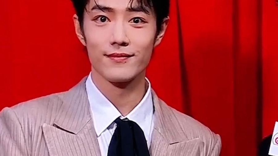 肖战亮相2026电视剧品质盛典红毯,在抓马福气区抽取三张福气卡 肖战亮相2026电视剧品质盛典红毯,在抓马福气区抽取三张福气卡