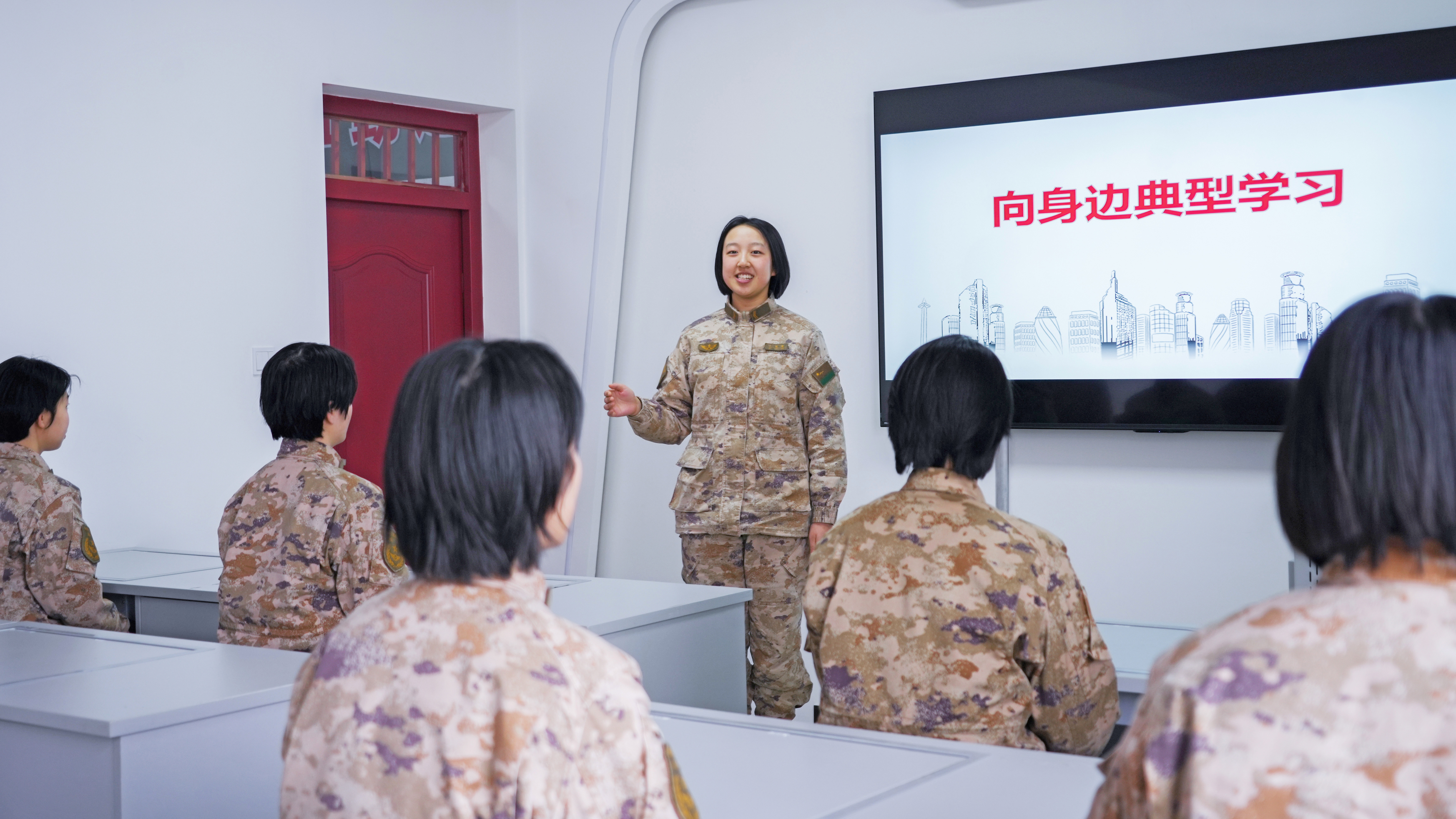 银线无声青春有语，机台电波皆铸忠诚