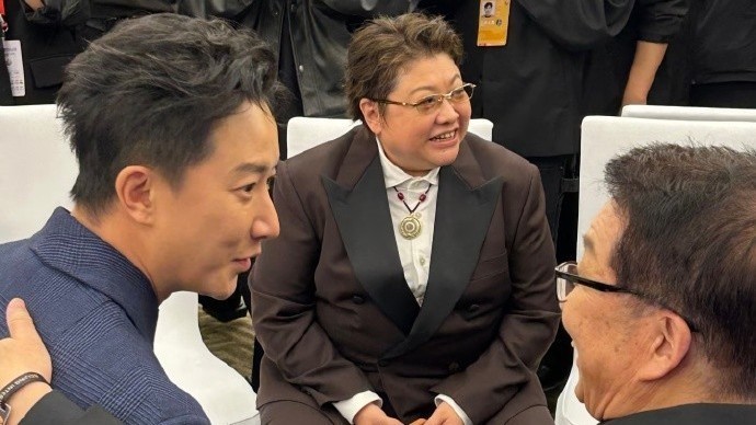 韩红作为嘉宾亮相北影节,现场和黄建新、韩庚等人热聊 韩红作为嘉宾亮相北影节,现场和黄建新、韩庚等人热聊