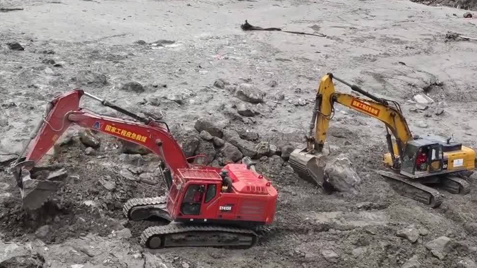 重型机械已抵达吉隆口岸受灾核心区
