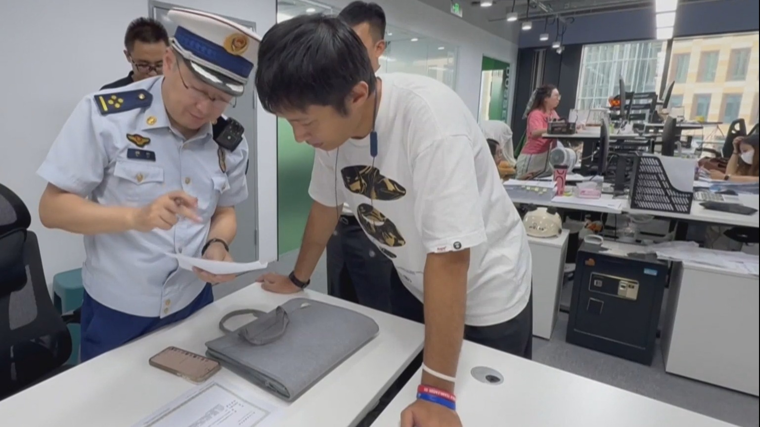 全市夜查整治电动自行车消防隐患 全市夜查整治电动自行车消防隐患