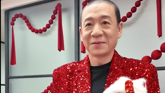 大伙儿都爱的美妆博主梁姨梁龙终于还是对雪福蹄蹄下手了！