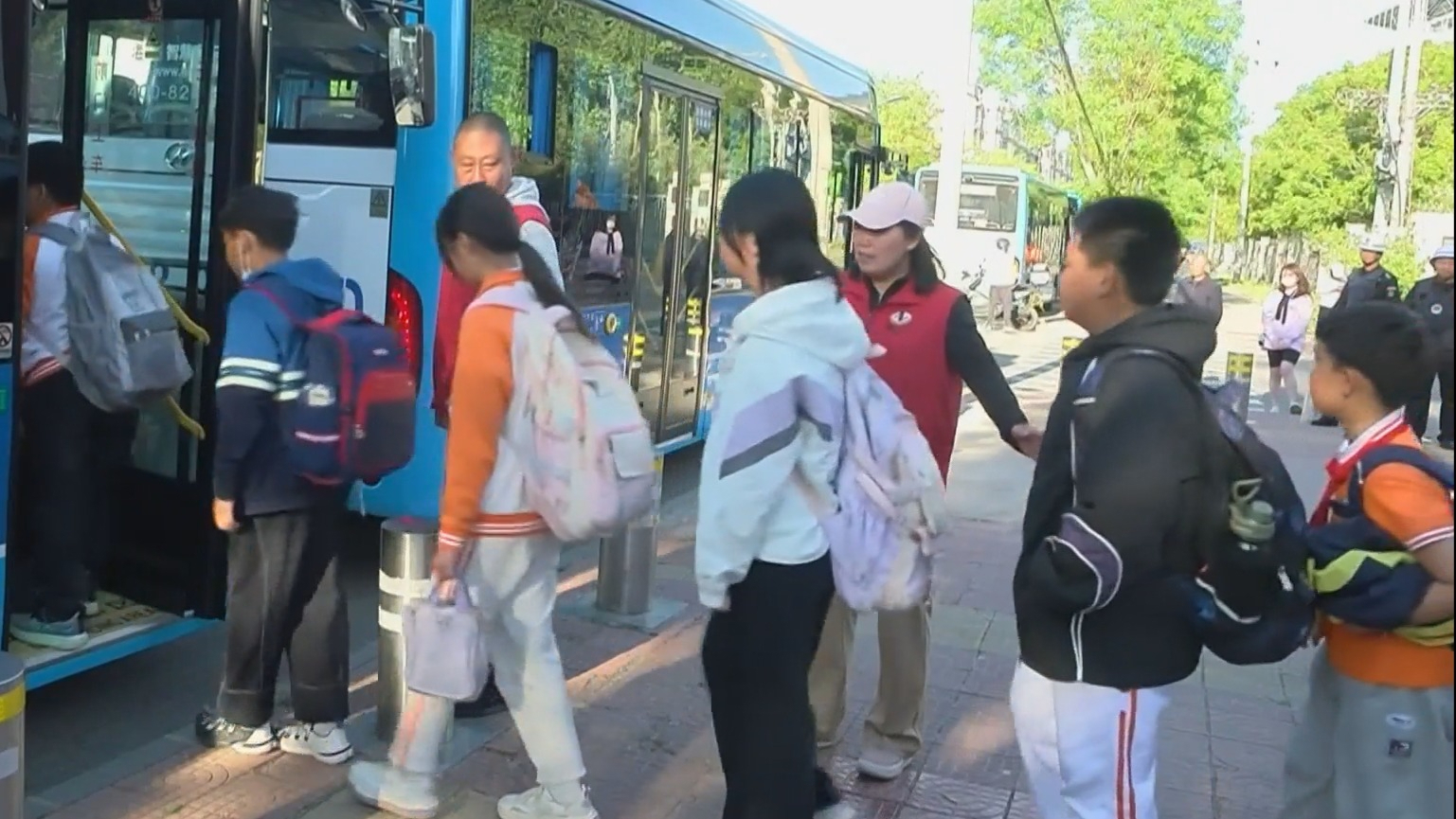 树立和践行正确政绩观｜畅通安心上学路 顺义开通8条微循环公交专线