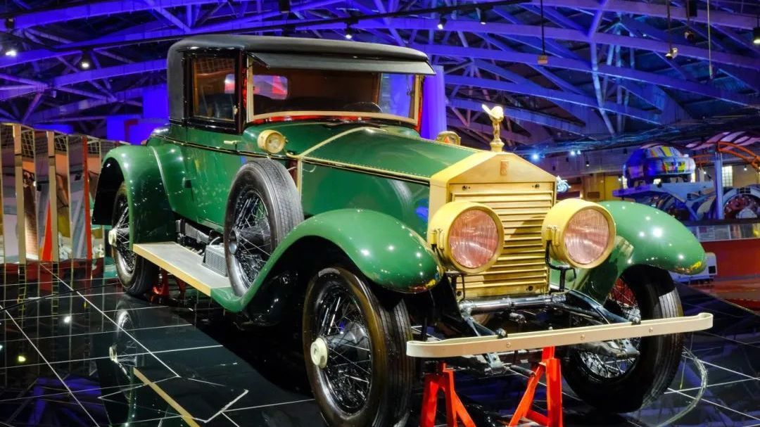 透过光影看汽车领域传统与未来的碰撞 透过光影看汽车领域传统与未来的碰撞