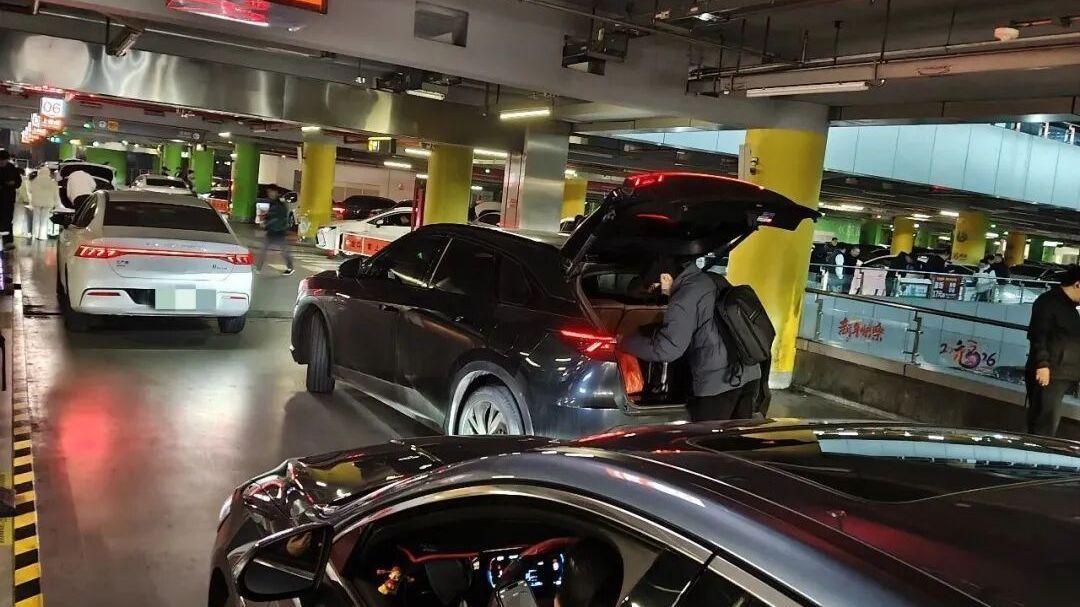 网约车拥堵，旅客深夜滞留？大兴机场回应——