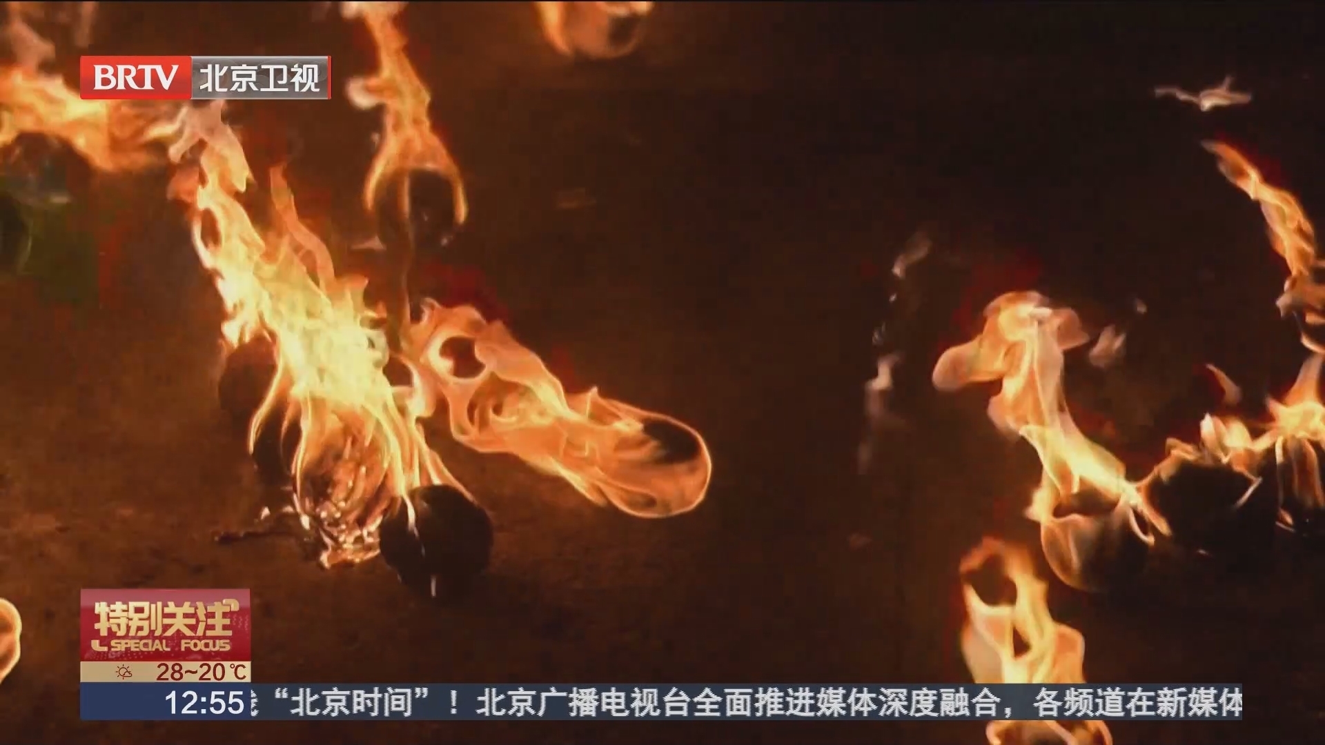火光冲天 萨尔瓦多小镇“火球节”如期而至