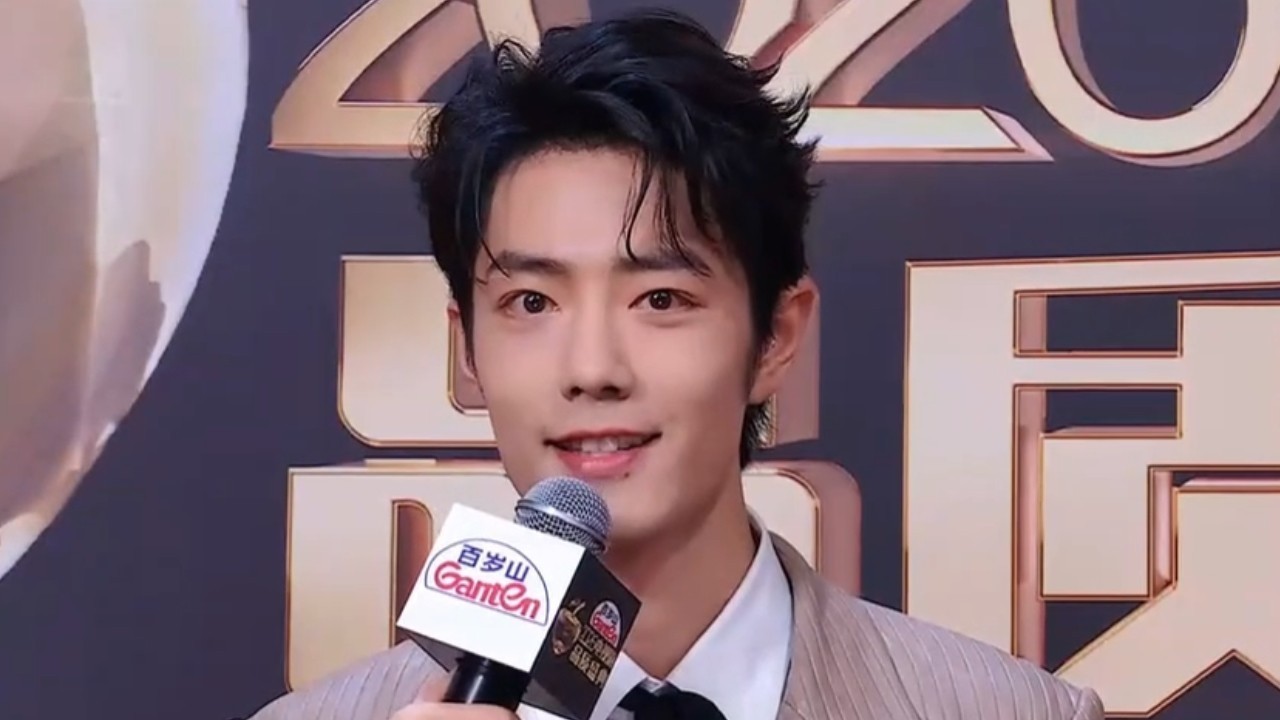 肖战亮相电视剧品质盛典红毯 坦言期待挑战新角色传递更多正能量